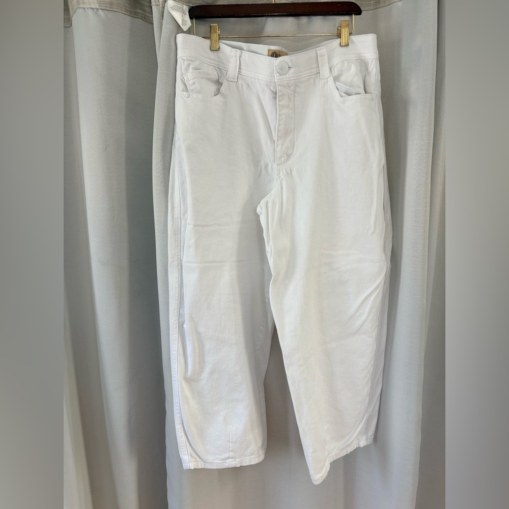 Democracy White Denim Cropped Jeans with tummy control
